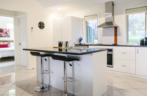 Upper Wakefield Cottage | One Tree Accommodation: The Retreat