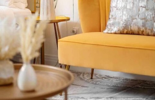 Golden Triangle Apartment | Onerary Art Suite 209