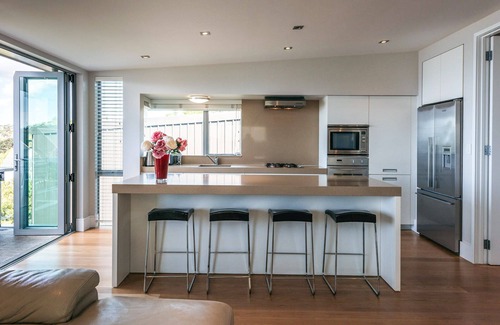Oneroa House | Oneroa Bay, Waterfront house in the heart of Oneroa Village | Be My Guest