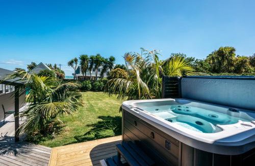 Blackpool House | Oneroa Coastal Classic - Coast & Country