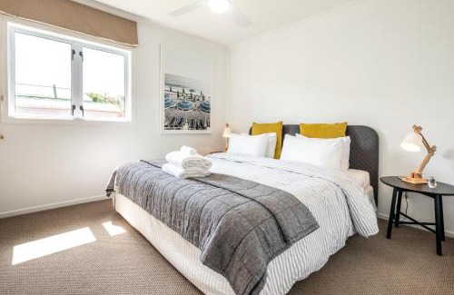 Blackpool House | Oneroa Coastal Classic - Coast & Country