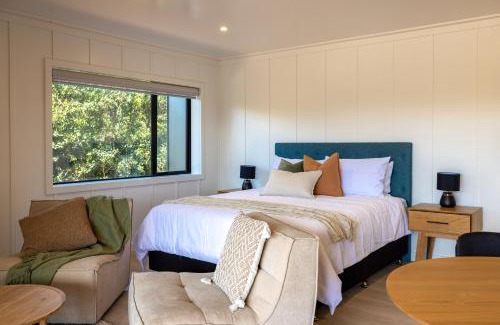 Onetangi Apartment | Onetangi Beach Stays Studio 1 - Coast & Country