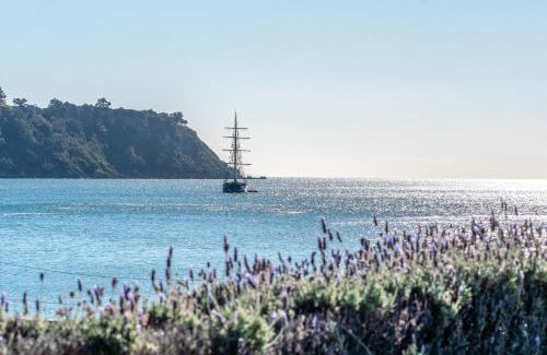Onetangi House | Onetangi Beachfront Escape - Coast & Country