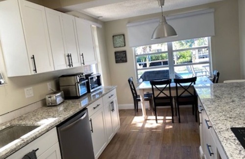 Siesta Key Cottage | ONLY 2 WKS LEFT IN AUG 5 Min walk to Beach & Village, Private Pool,On the Canal