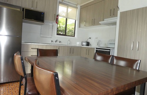 Mount Beauty House | Only 3BR Holiday House with 4 Split Sys, 4 TV's, 2 Toilets, 2 Showers, Garage