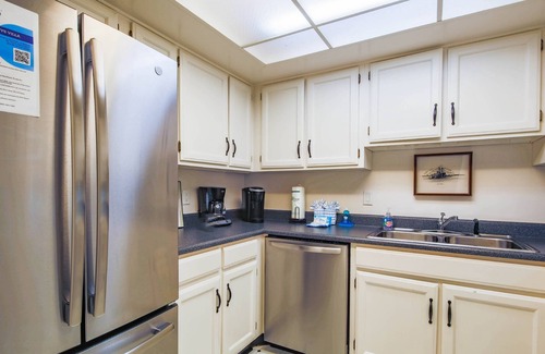South Beach House | Only a 2 Minute Walk to Salty Dog, Pool, Marina & Beach! Perfect South Beach Vacation Getaway!