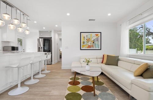 Arlington Park House | ONLY A FEW MINUTES FROM THE #1 BEACH IN THE USA!