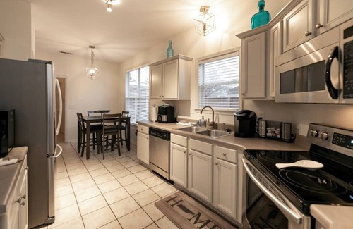 Memphis House | Only rental home with standby generator!Immaculate home quick drive to Downtown.