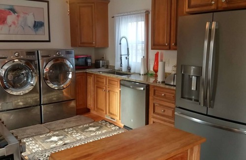 Buzzards Bay House | Onset Beach, steps to Broad Cove with private beach.