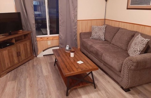 Au Train Cabin | Ontario @ Kimar's Resort Lk SUP