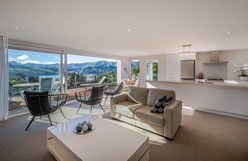 Akaroa House | Onuku Oasis - Akaroa Holiday Home