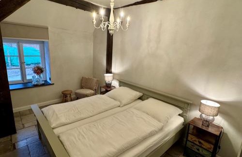 Sievern Apartment | Oolt Huus No 2 I exklusives Wohnen im denkmalgeschützten Reetdachhaus