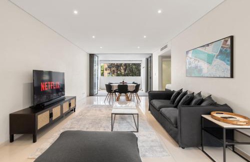 Bondi Beach Apartment | Open-Plan 2BR Unit with Parking in Prime Bondi Beach