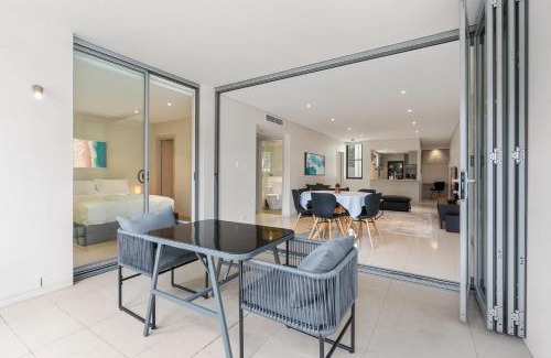 Bondi Beach Apartment | Open-Plan 2BR Unit with Parking in Prime Bondi Beach