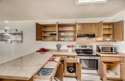 West San Antonio House | *OPEN*POOL/PARK Access*#6 Outside of Lackland/SEAWORLD/SIXFLAGS