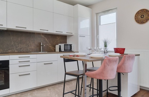 Fabryczna Apartment | Opoczyńska 14 | Elegant Apartment | Desk