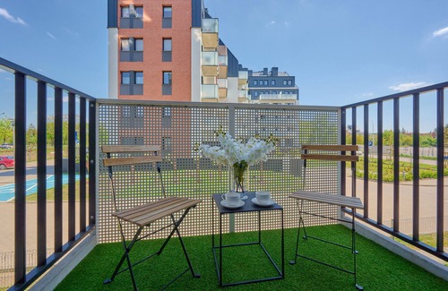 Fabryczna Apartment | Opoczynska Apartment by Renters