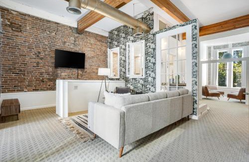 Pioneer Square Apartment | Opulence at The Square