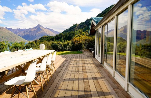 Sunshine Bay House | Ora° Retreat Koru Suite Mountain Escape