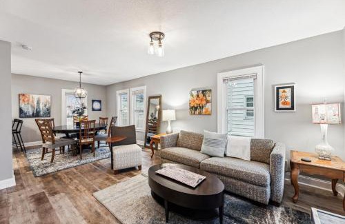 Powderhorn House | Orange Blossom House - Quaint Family Home 10 Minutes from Downtown MPLS