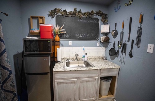 Whitesboro Cabin | Orange Door Cabin 2 - Swim and Fish!