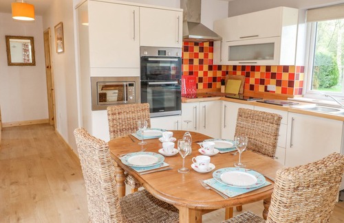 Findern Cottage | ORCHARD COTTAGE, pet friendly, character holiday cottage in Findern