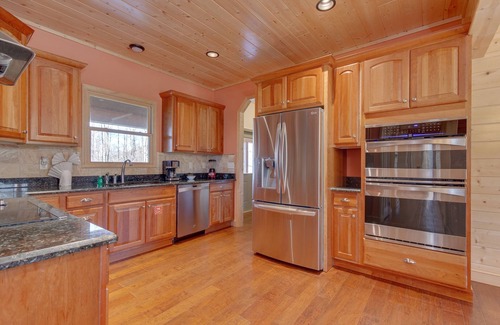 Rocky Grove Cabin | Orchard Hideaway | Orchard + Mountain Views and A Roomy Yard