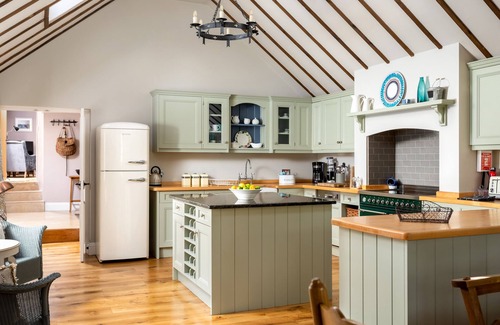 Upper Oddington Cottage | ORCHARD HOUSE, pet friendly, with open fire in Stow-On-The-Wold