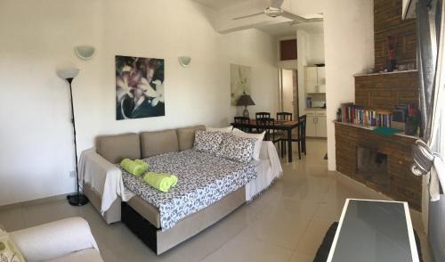 Maroni House | Orchard View Cottage