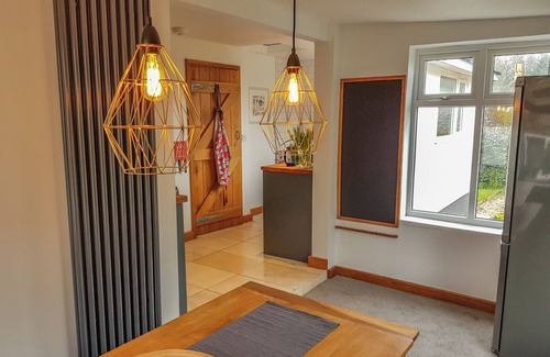 Chillington Cottage | ORCHARD VIEW, family friendly, with open fire in Kellaton