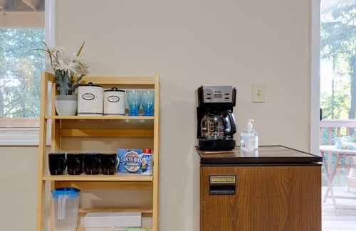 Rosemont Summit House | Oregon Jade Lodging: Specious two bedroom, EV charger, green space
