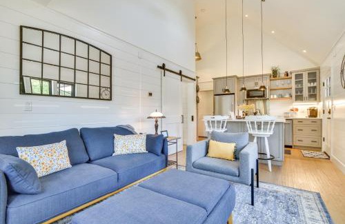 Sherwood House | Oregon Wine Country Retreat Sip and Dine Outside