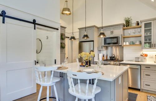 Sherwood House | Oregon Wine Country Retreat Sip and Dine Outside