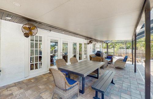 South Poinsettia House | Organic Fun