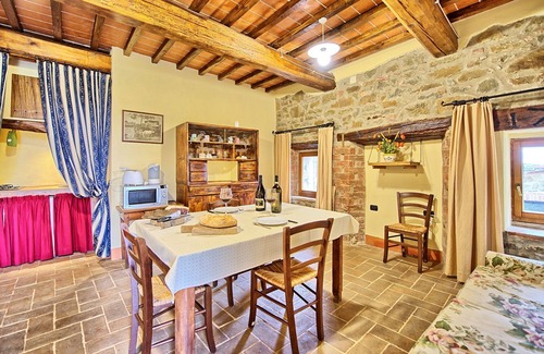 Castelnuovo Berardenga Apartment | Orietta 2- Vacation rental in country house with swimming pool near Siena, Tuscany