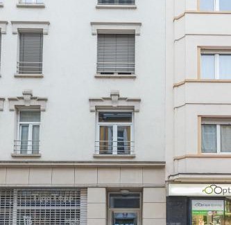 Gare Apartment | Origer Apartments by Rentaroo