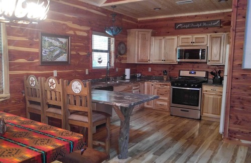 Compton Cabin | Original log cabin with modern comfort