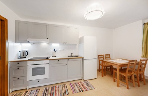 Varvazov Villa | Orlík JVNK101