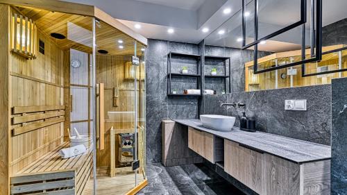 Bierutowice Apartment | Orlik VIP Residence - Apartament dwupoziomowy Śnieżka Skyline z prywatną sauną