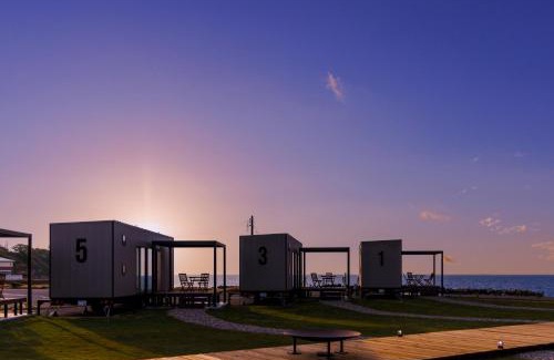 Sakai Hotel | Oruga Resort -Trailer Cottage & Cafe -