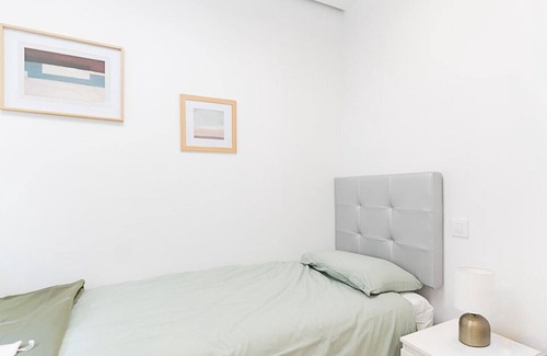Simancas Bed & Breakfast | Oruro: Room with Bolivian essence and comfort in Madrid