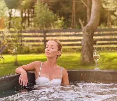 gmina Bierzwnik Villa | Osada pod Gwiazdami & SPA - FAMILY ogrodzony dom, prywatne JACUZZI, kominek, grill, ognisko, Kajaki, Plaża, Jeziora