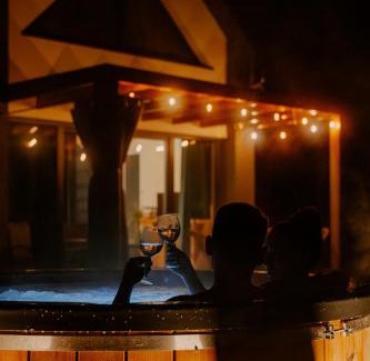 gmina Bierzwnik Villa | Osada pod Gwiazdami & SPA - FAMILY ogrodzony dom, prywatne JACUZZI, kominek, grill, ognisko, Kajaki, Plaża, Jeziora