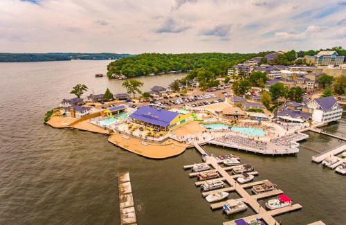 Osage Beach House | Osage Oasis- A