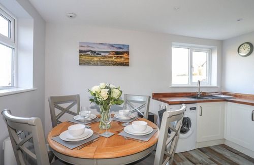 Brynsiencyn Cottage | OSCAR'S PAD, pet friendly, with open fire in Brynsiencyn