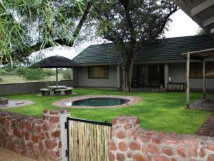 Otjiwarongo Cabin | Otjiwa Safari Lodge
