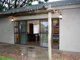 Otjiwarongo Cabin | Otjiwa Safari Lodge