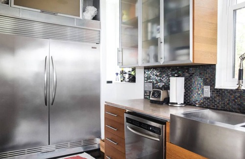 Walnut Hills House | OTR Luxury & Decks for Weekday Biz or Weekend Fun! Now with Baby Stations!