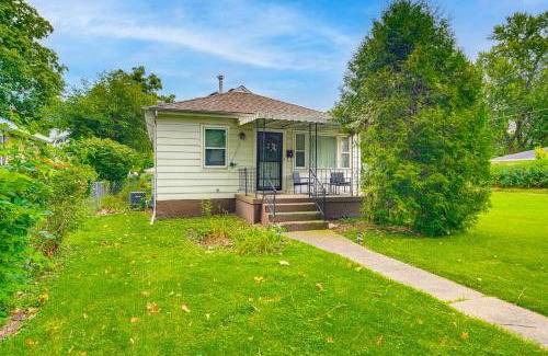 Ottawa House | Ottawa Home with Porch, Near Starved Rock State Park
