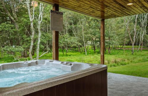 Albrightsville House | Otter Banks by AvantStay Sleeps 18 Hot Tub Views Game Room